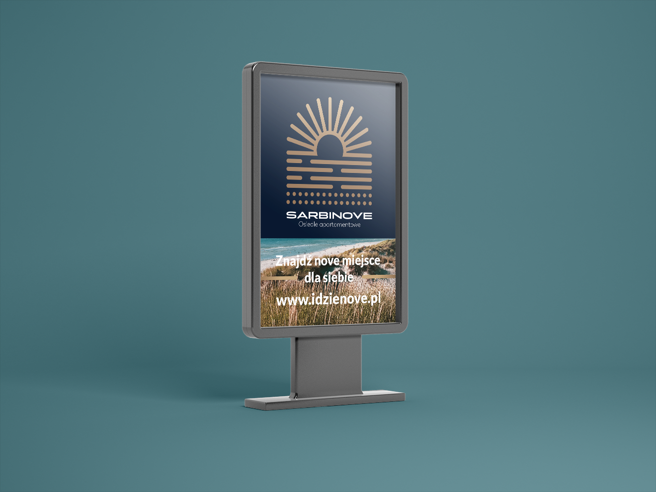 Citylight reklamowy Sarbinove z&nbsp;logotypem marki i&nbsp;widokiem na plażę